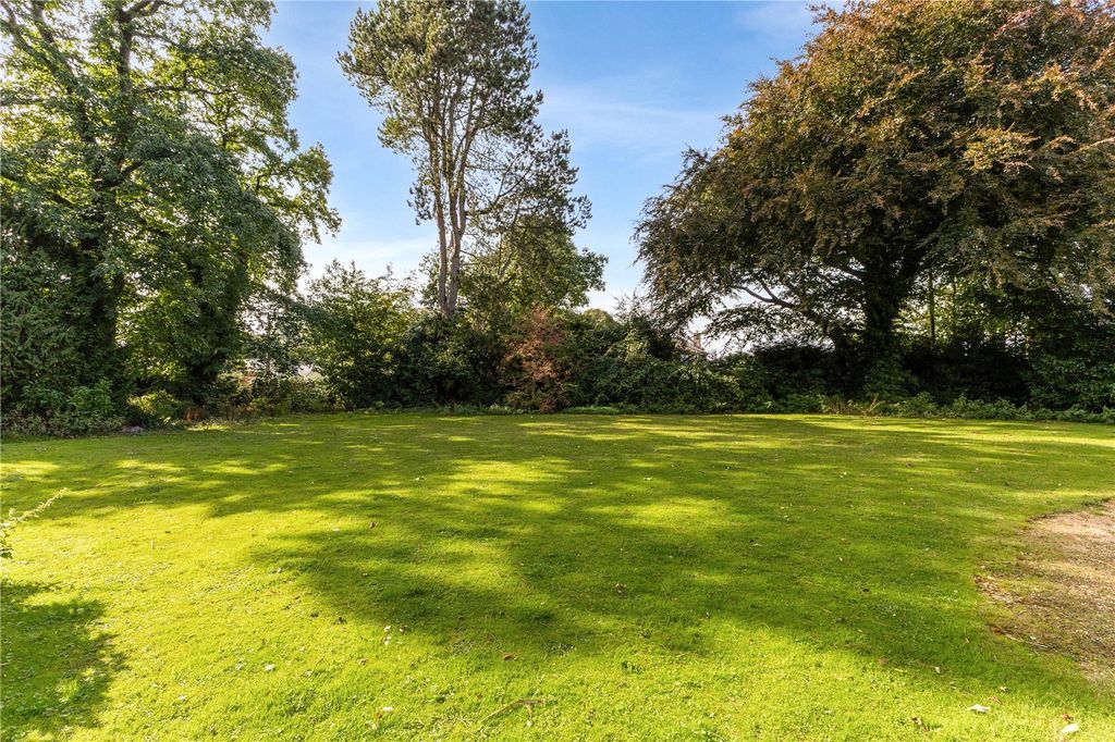 Property photo 3 of 18 Gardens