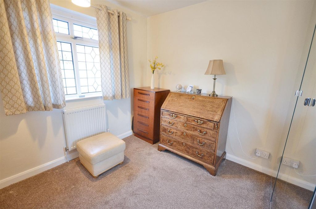 Property photo 3 of 11 Bedroom 2