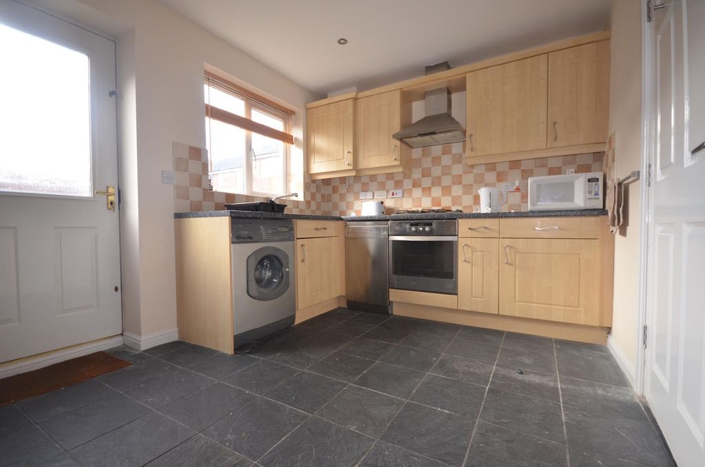 Property photo 1 of 10 Kitchen