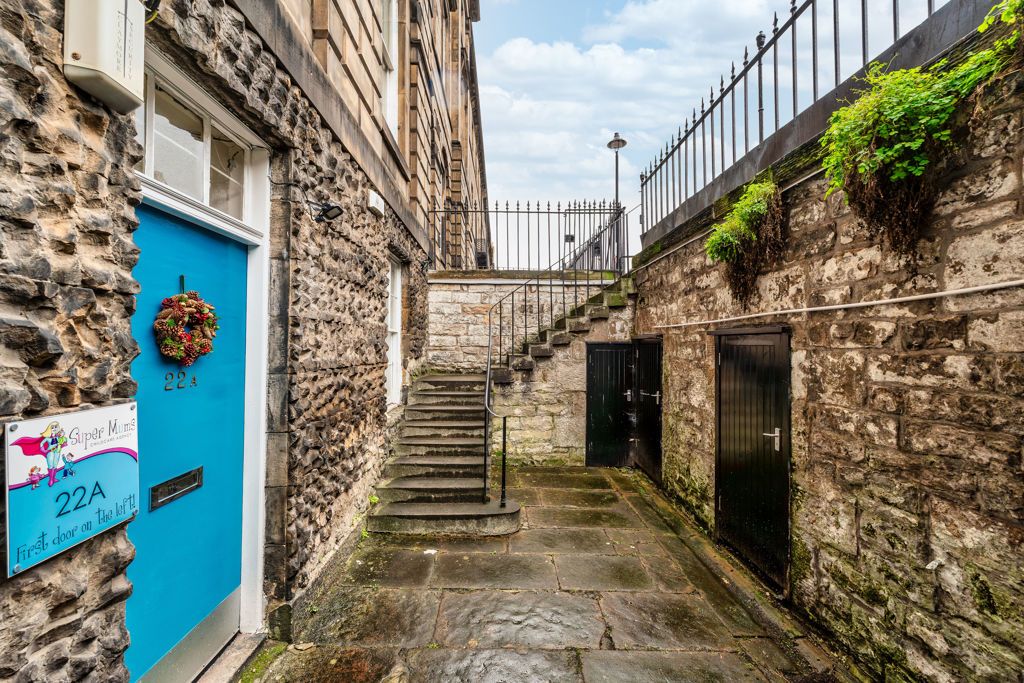 Property photo 3 of 6 Photo 5