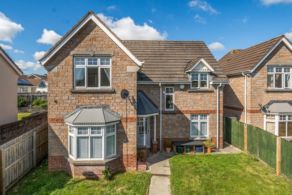 Property photo 1 of 22 1318103-2-686E98F7Bc162-Arw-1