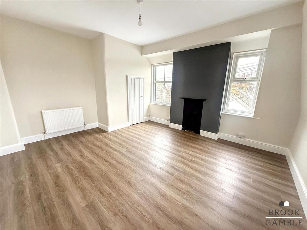 Property photo 2 of 10 01323 438506