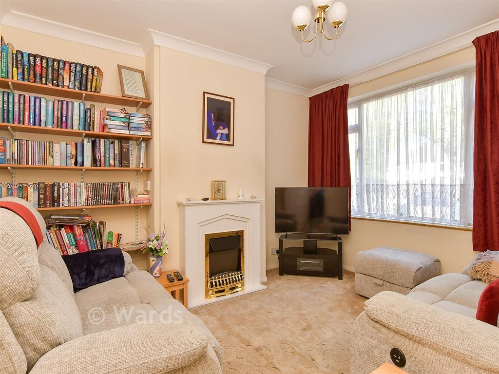 Property photo 1 of 10 Lounge