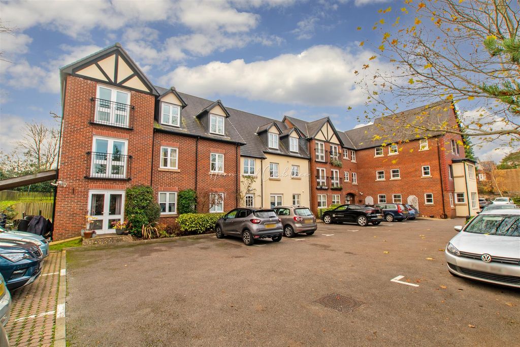 Property photo 1 of 18 Pritchard Court, Llandaff, Retirement, Herncrabtre