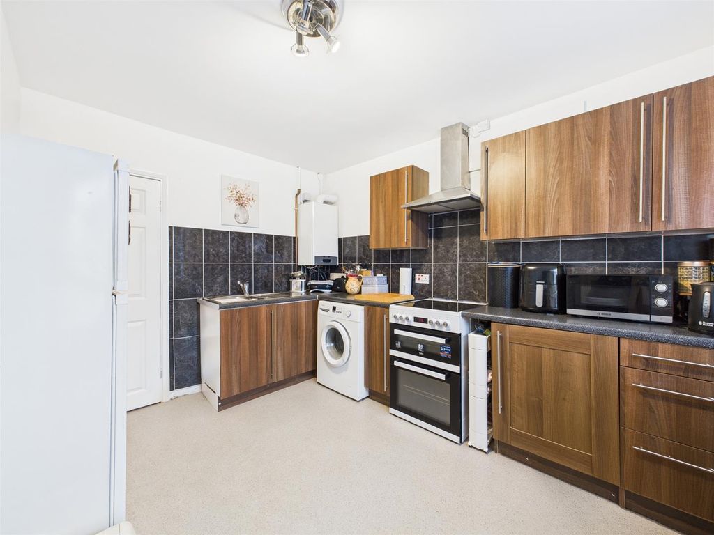 Property photo 3 of 9 Cam02861G0-Pr0519-Still005.Jpg