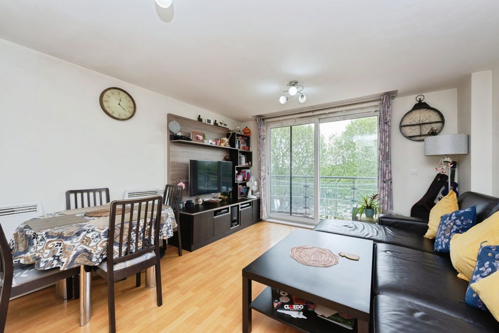 Property photo 3 of 19
