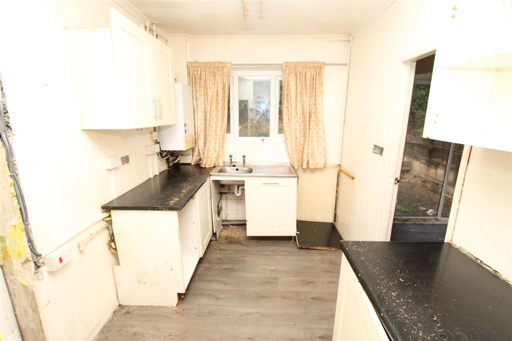 Property photo 3 of 8