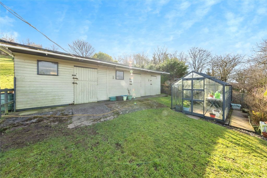 Property photo 2 of 25 Picture No. 14