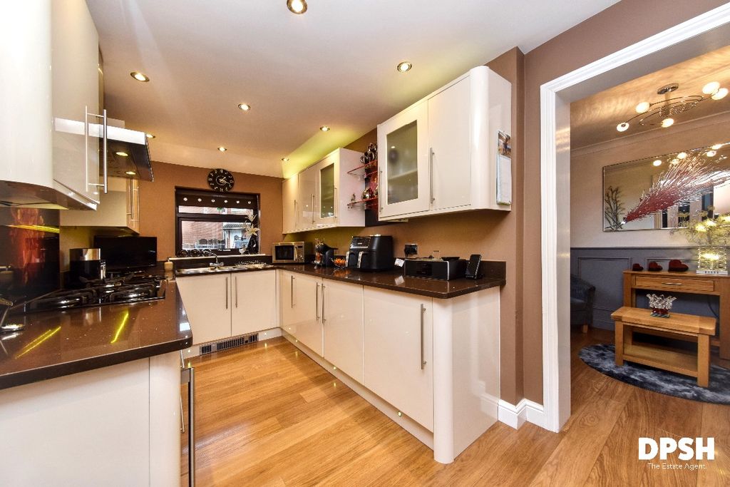 Property photo 2 of 26