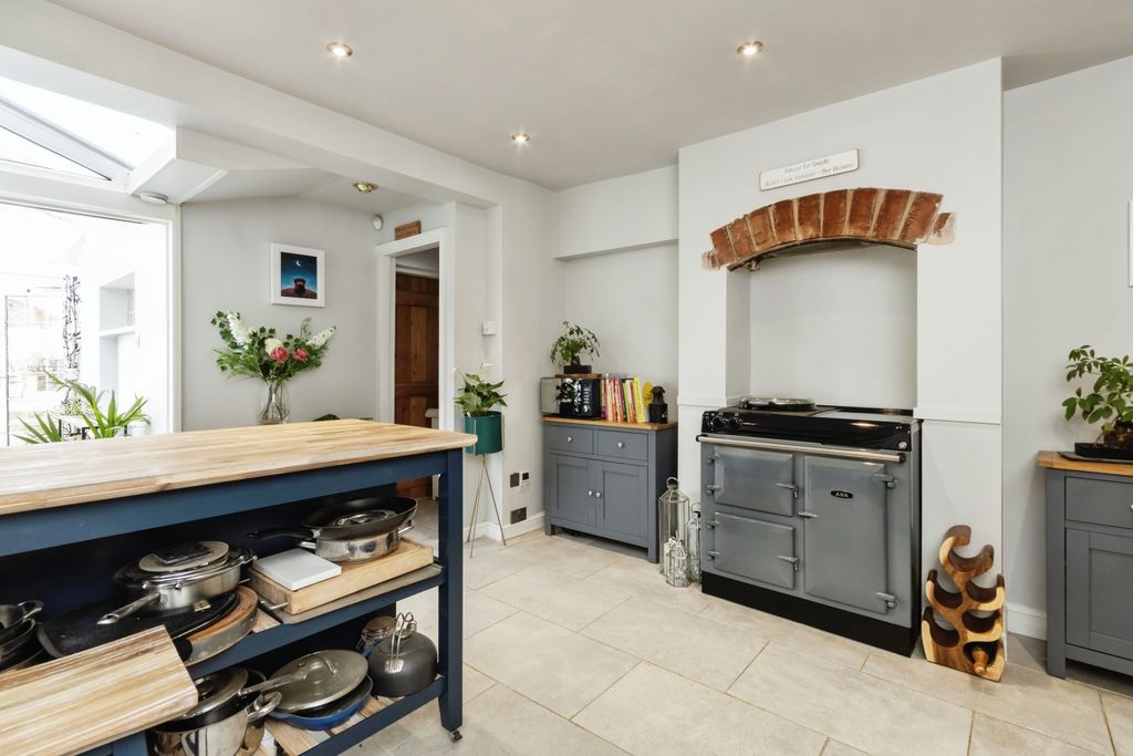 Property photo 2 of 17 Kitchen