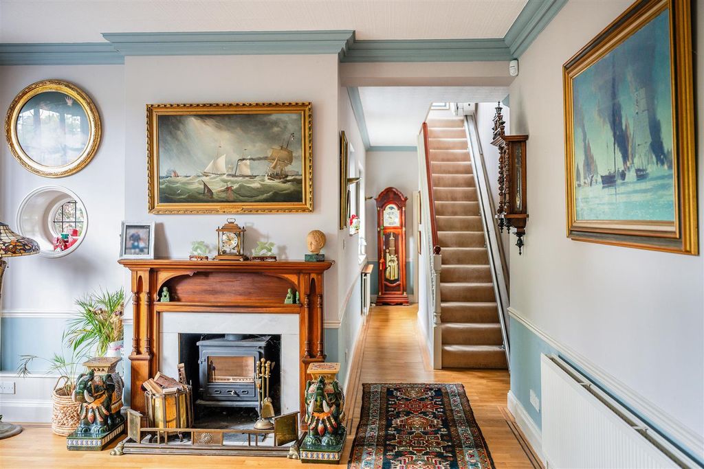 Property photo 2 of 35 Brewster- (1).Jpg