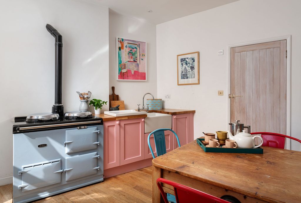 Property photo 2 of 11 May Cottage, 16 Browns Hill, Dartmouth