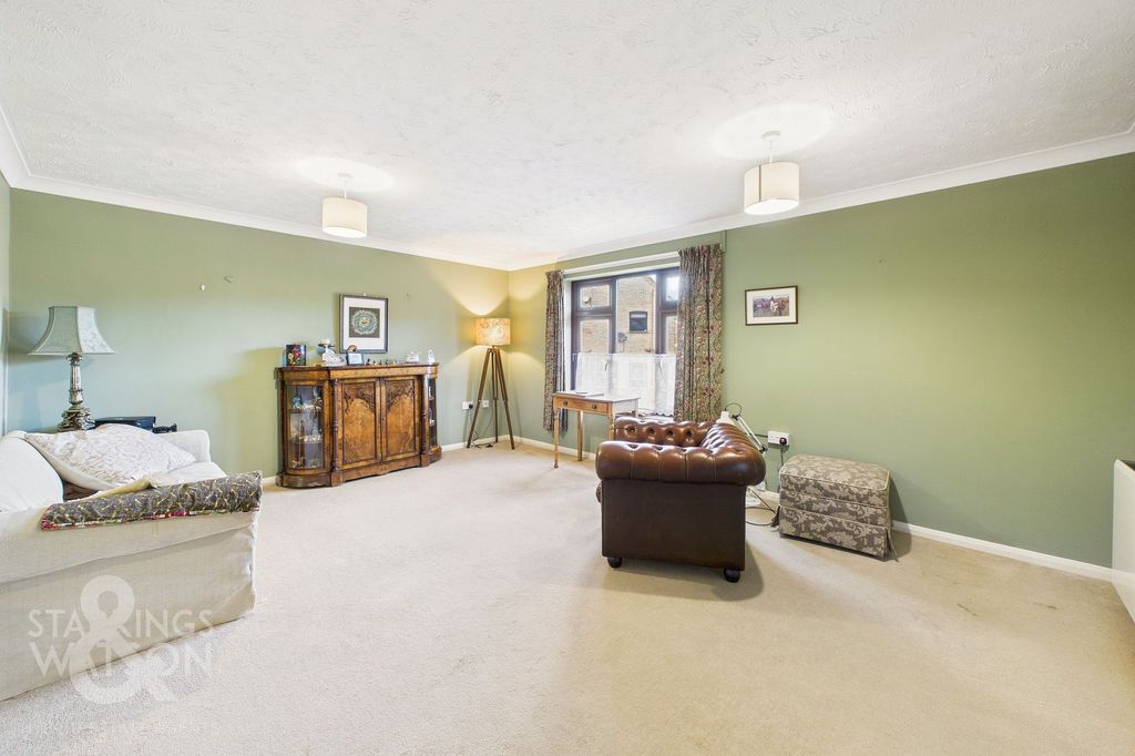 Property photo 2 of 13