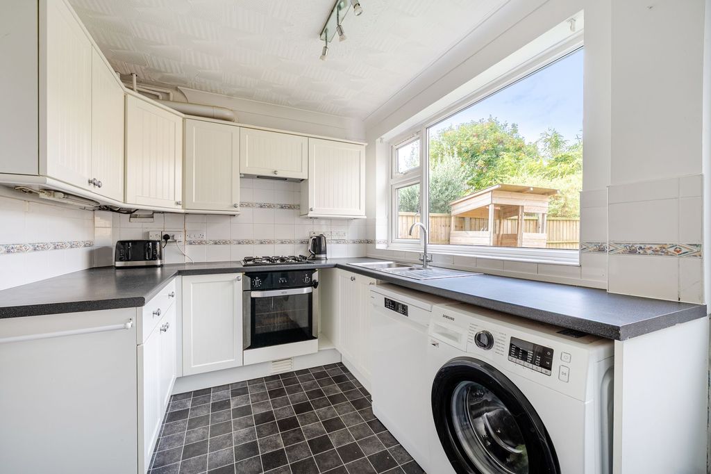 Property photo 3 of 14 Kitchen