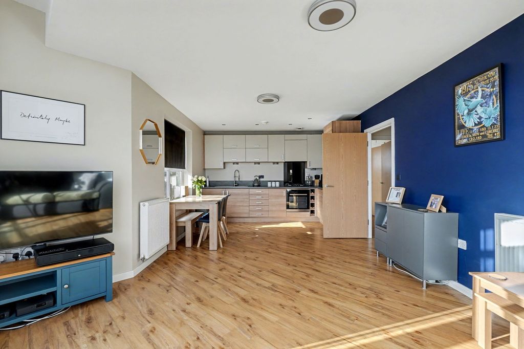 Property photo 3 of 27