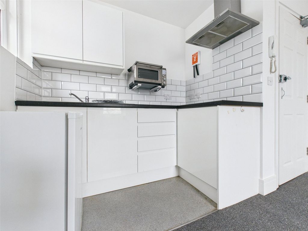 Property photo 3 of 8 Kitchen