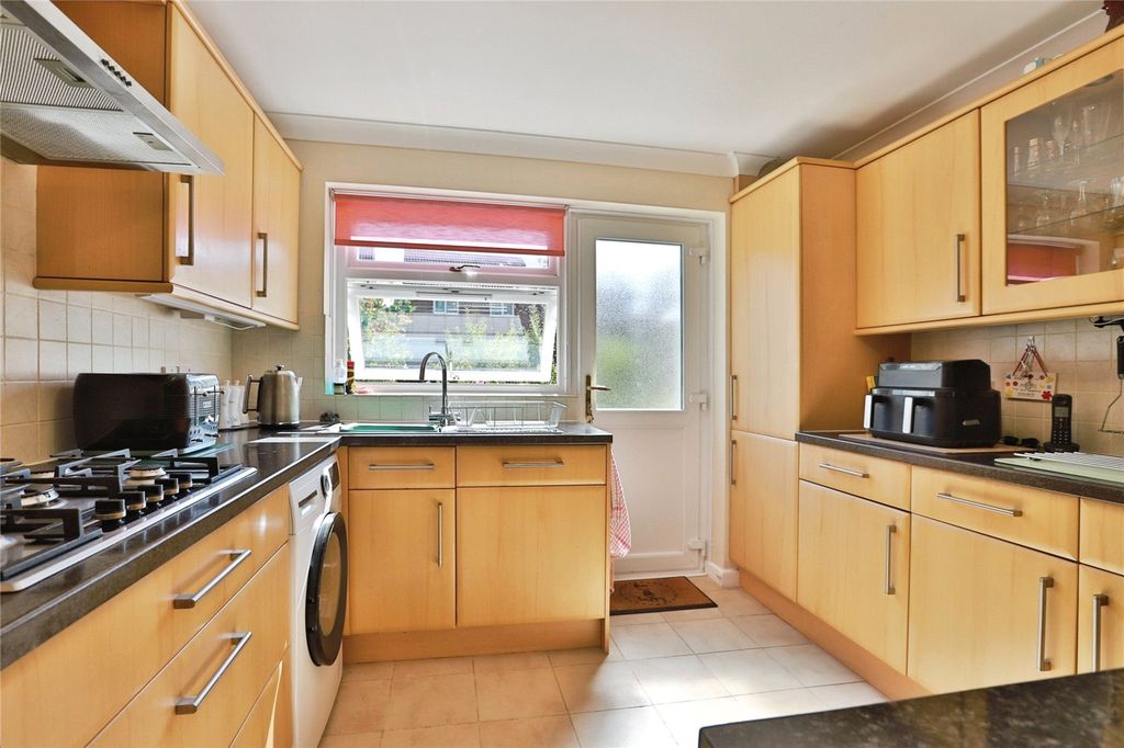 Property photo 2 of 16 Picture No. 17