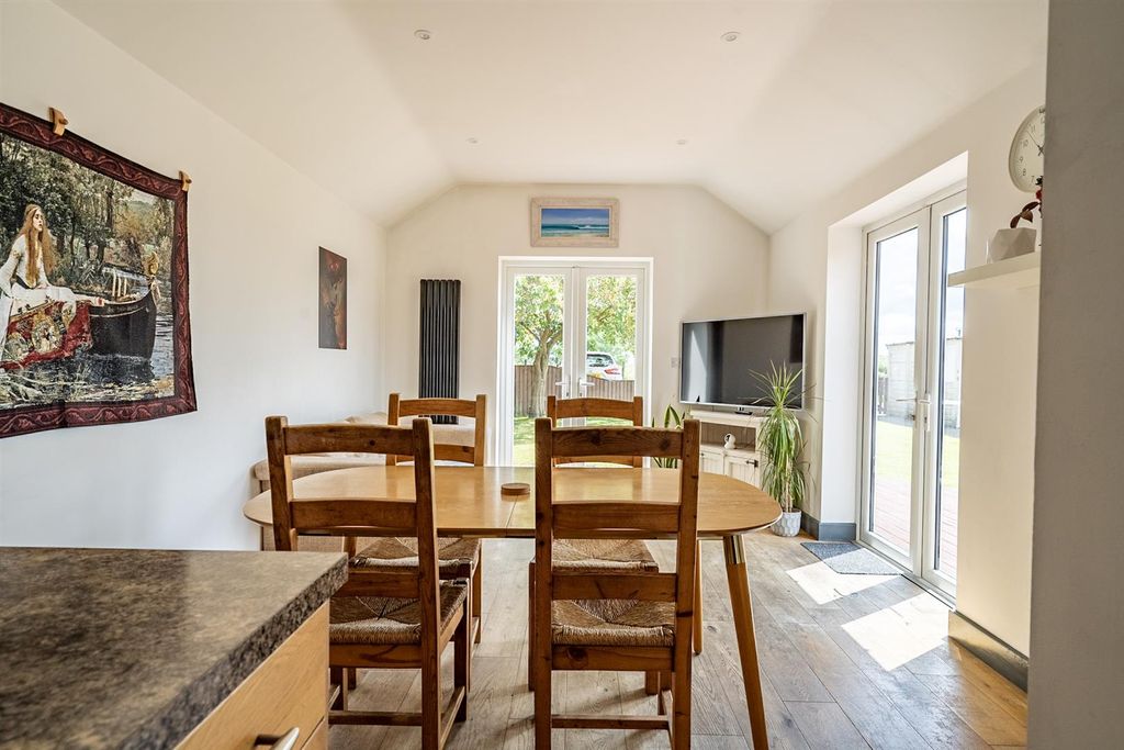 Property photo 2 of 21 Dining Room