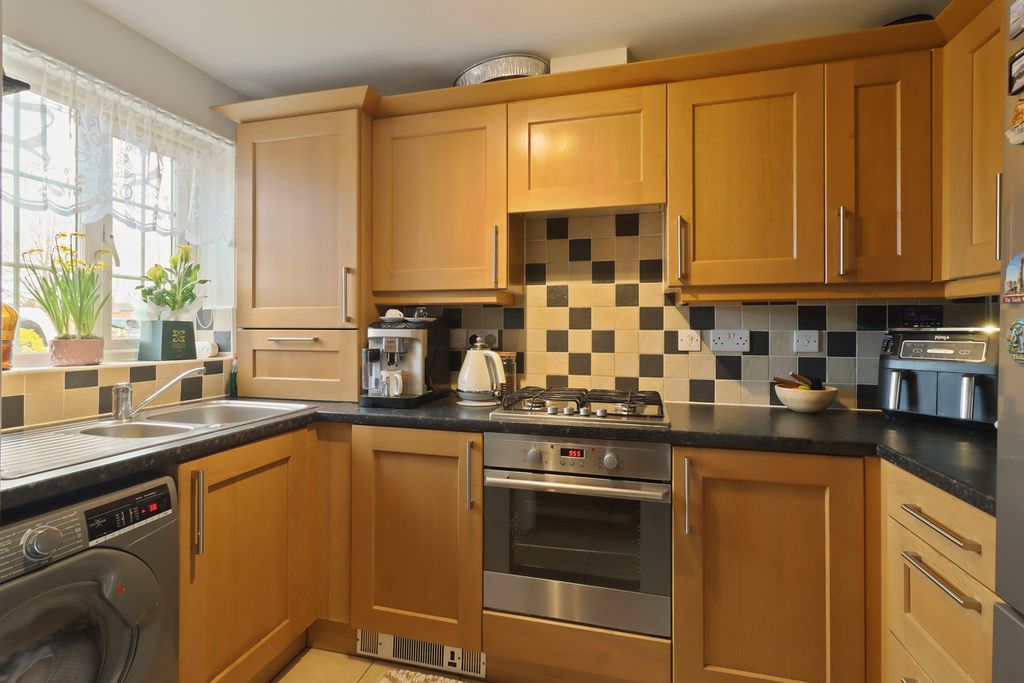 Property photo 3 of 16