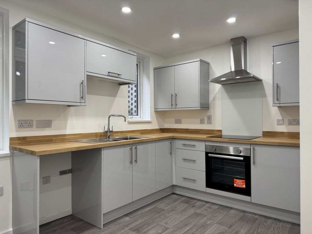 Property photo 1 of 6 Kitchen