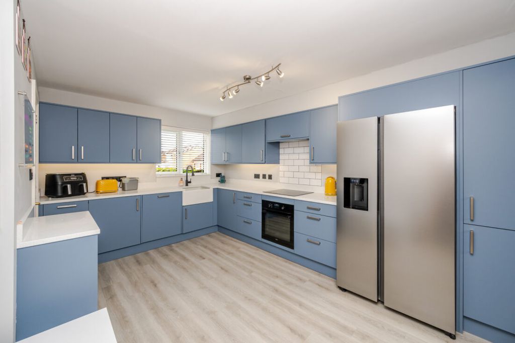 Property photo 2 of 22 Modern Kitchen