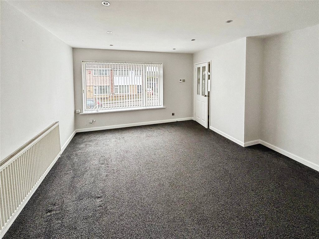 Property photo 2 of 10 Lounge