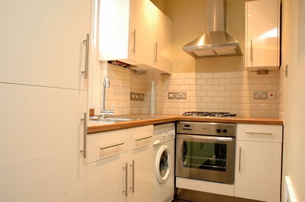 Property photo 3 of 6