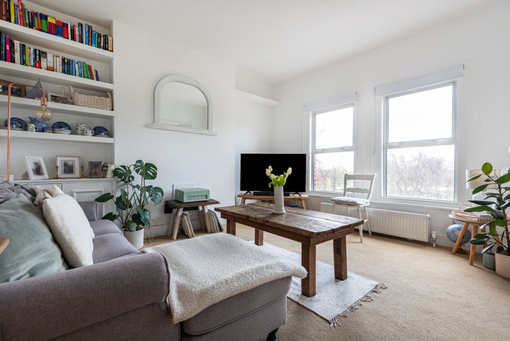 Property photo 1 of 7 820281 (1)