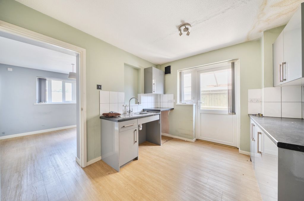 Property photo 2 of 14 1462753-14-6A064B...