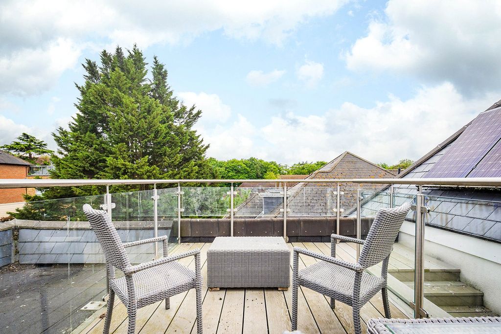 Additional image 5 of 3 bed flat for saleEpsom Road, Guildford, Surrey GU1