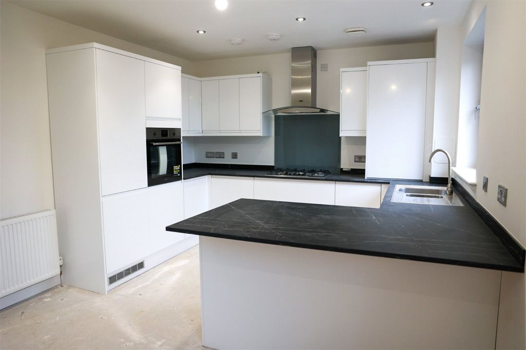 Property photo 2 of 21 Kitchen