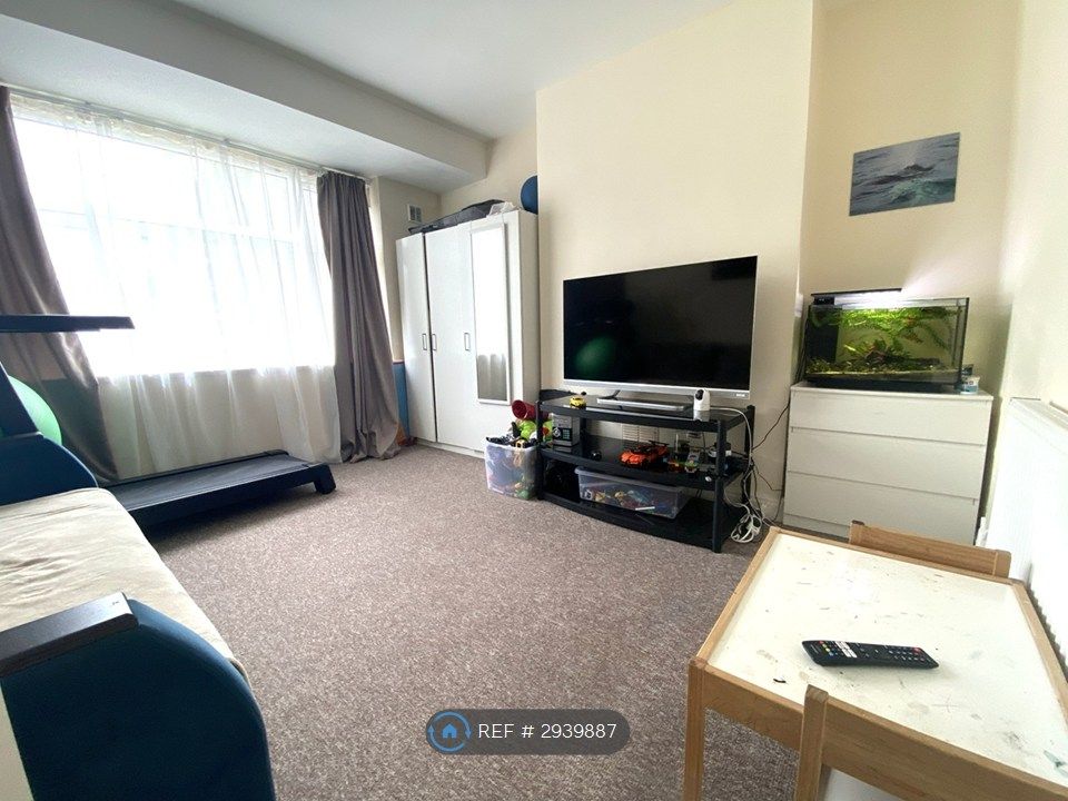 Property photo 2 of 8