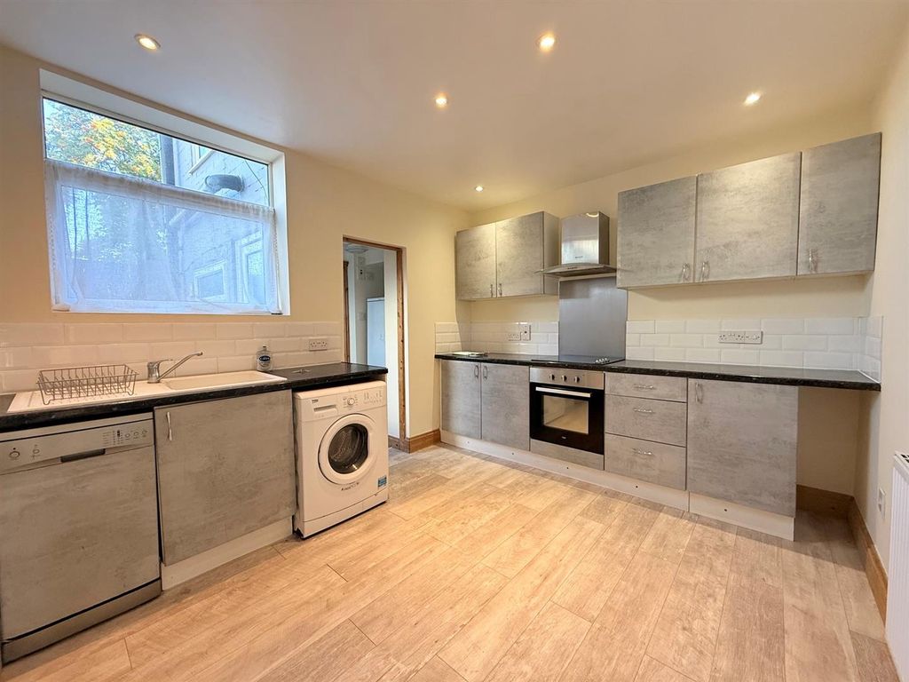 Property photo 3 of 7 Kitchen/Dining Room