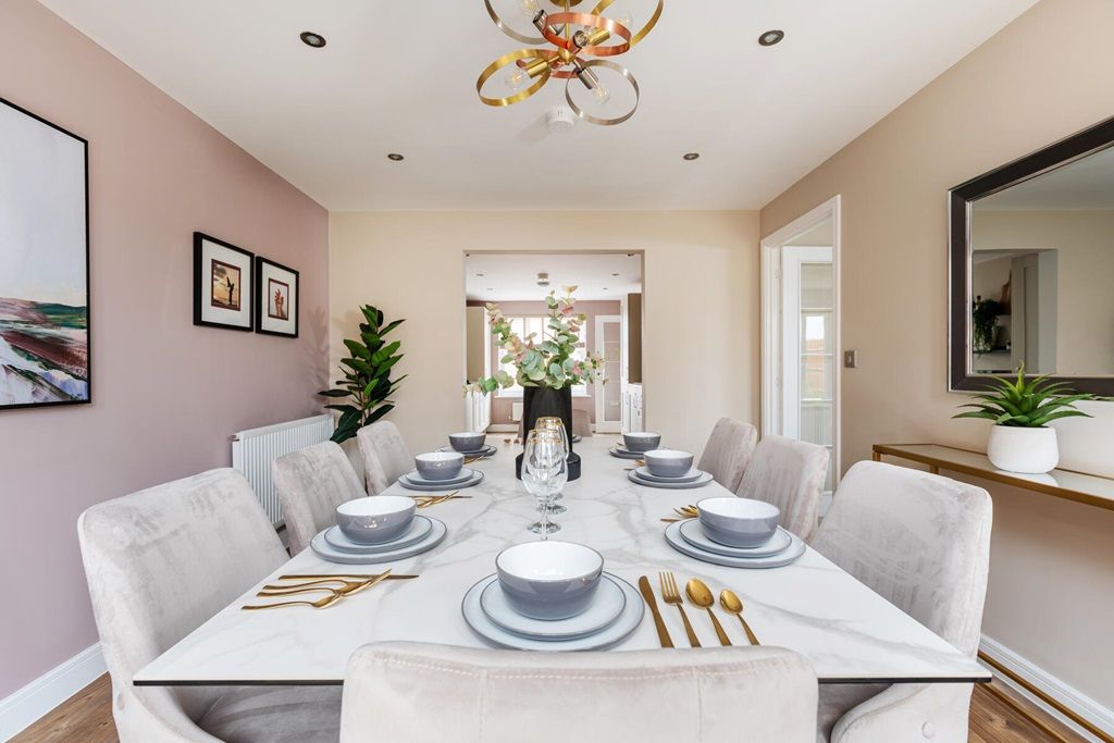 Property photo 3 of 16 A Wonderful Space For Family Dinners Or Entertaining