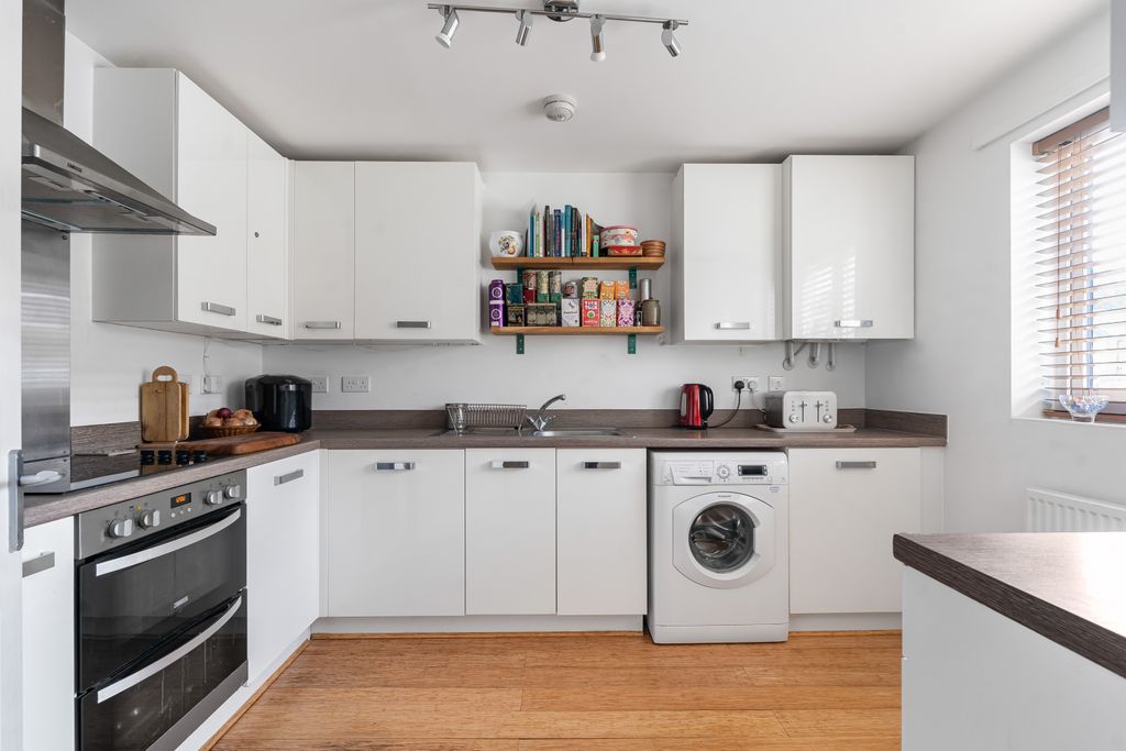Property photo 3 of 23 Kitchen