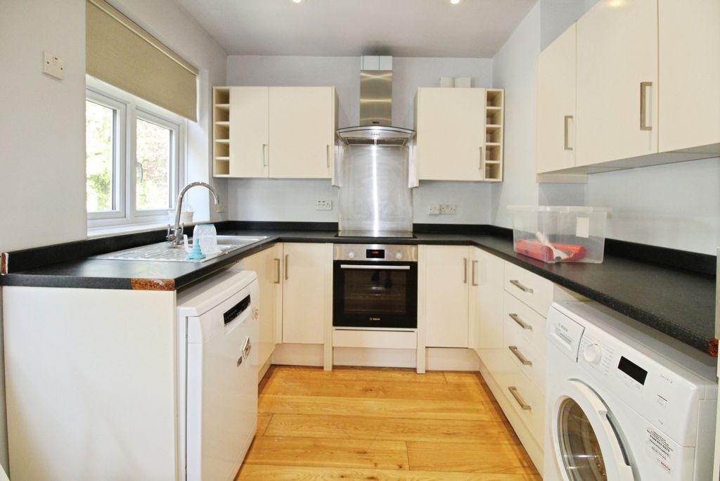 Property photo 3 of 16 Kitchen