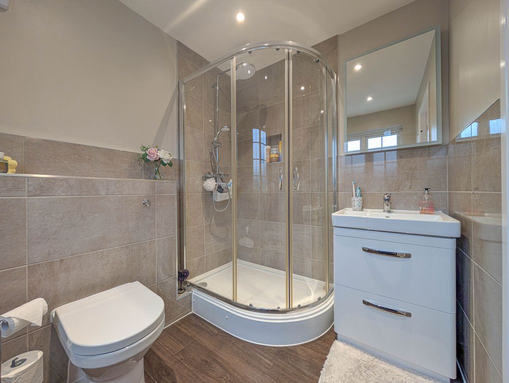 Property photo 3 of 30 En-Suite Shower Room