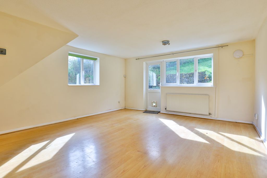 Property photo 2 of 8 Lounge/Dining