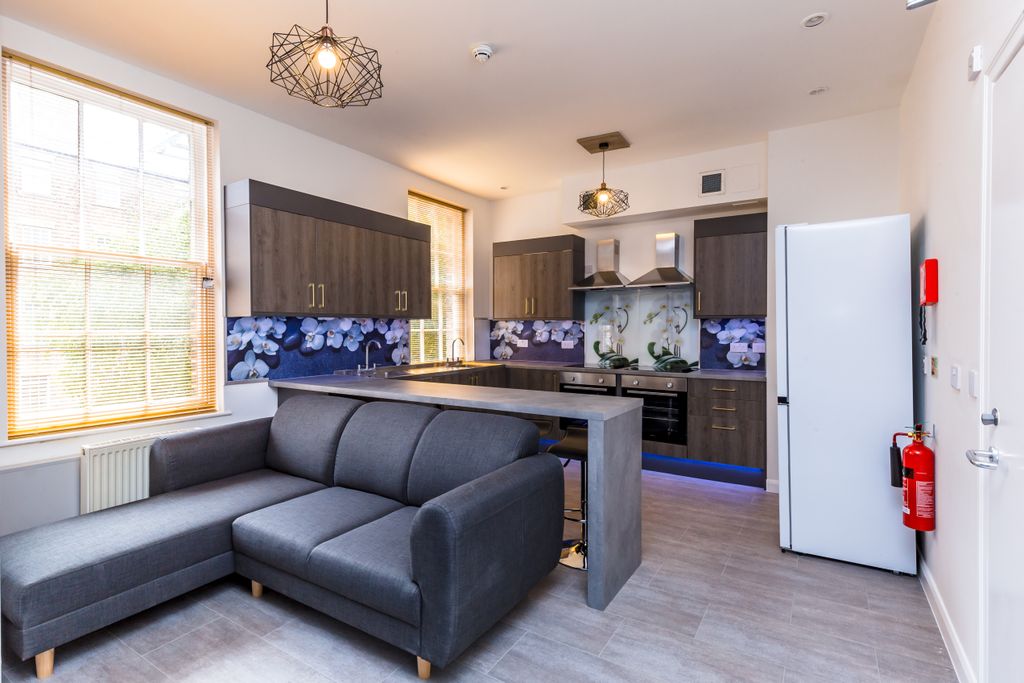 Property photo 1 of 21