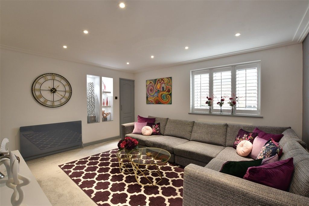 Property photo 1 of 15 Lounge