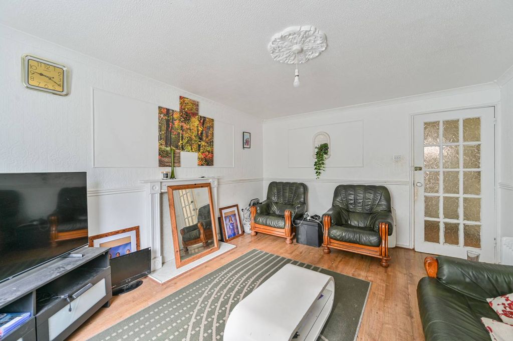 Property photo 3 of 12