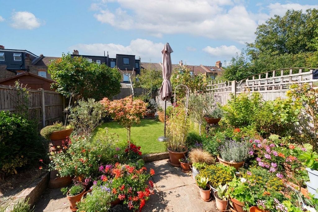 Property photo 2 of 12 Garden