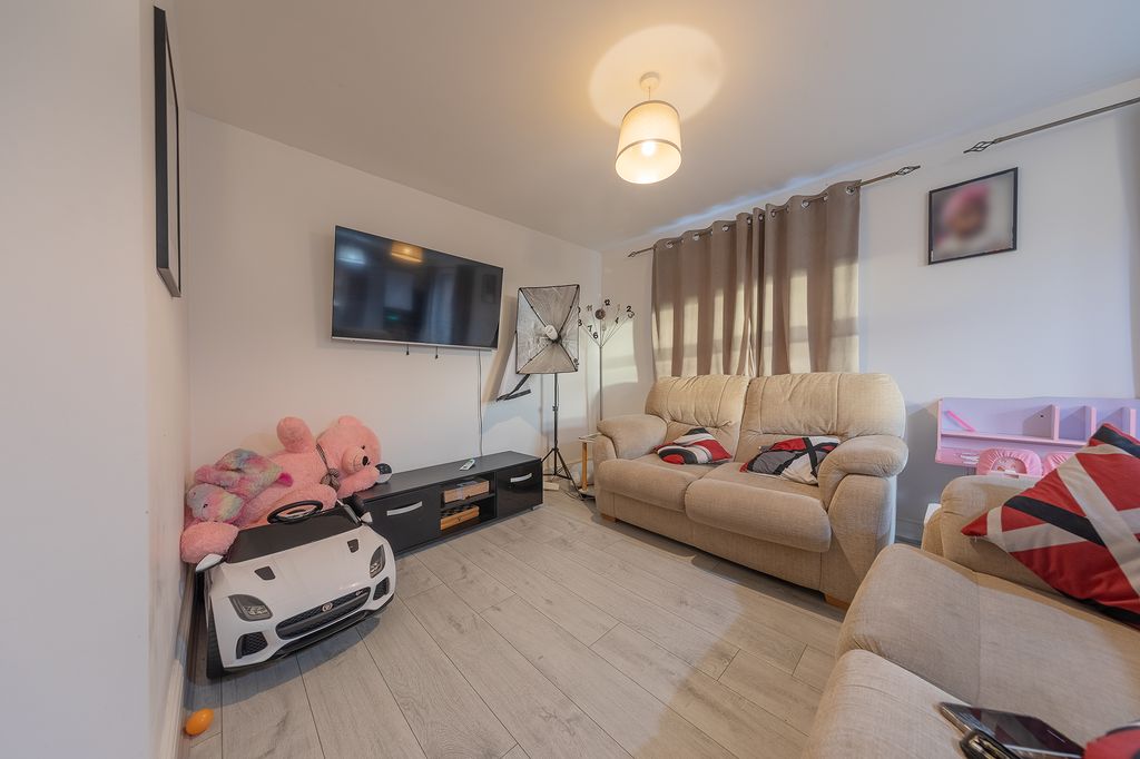 Property photo 2 of 26