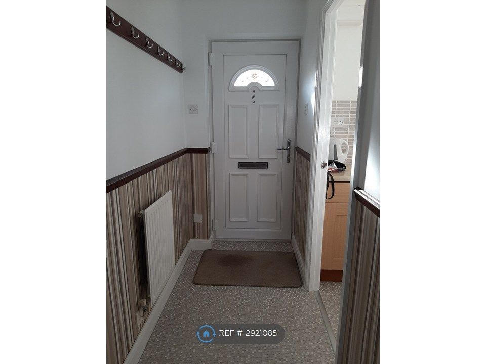 Property photo 2 of 11 Entrance Hall