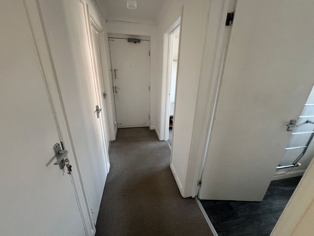 Property photo 2 of 7 Hallway