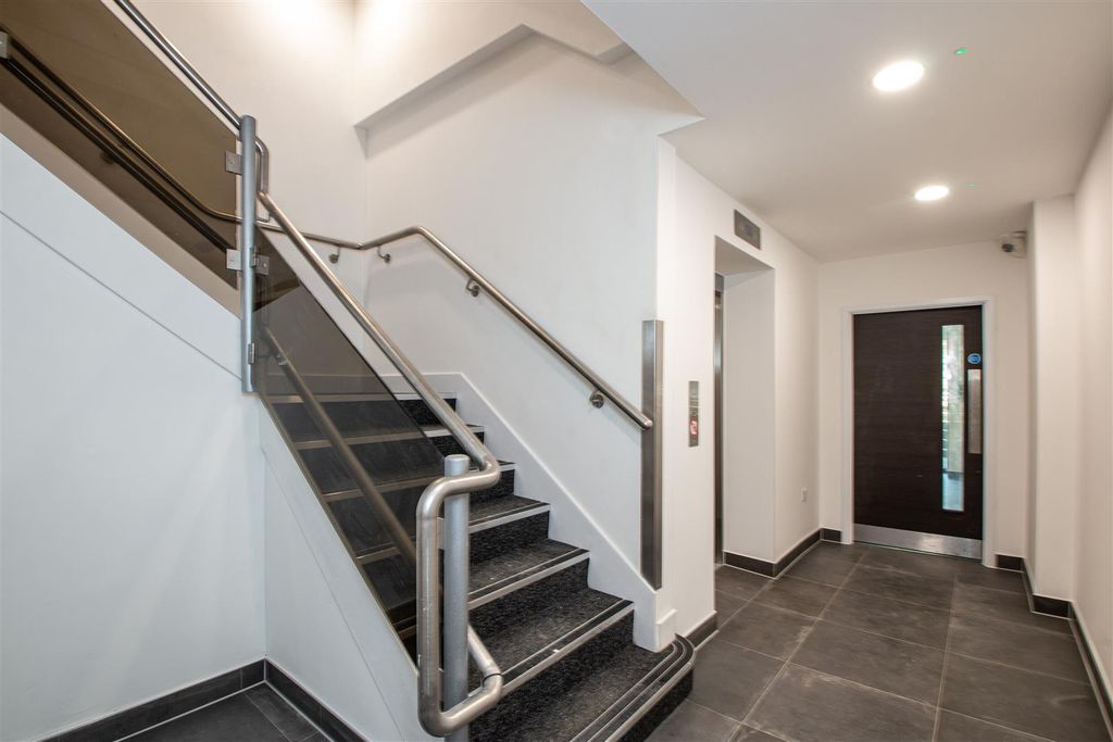 Property photo 3 of 10 Front Lobby.Jpg