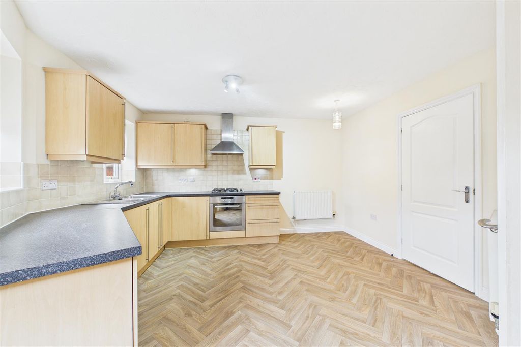 Property photo 2 of 16 Kitchen Diner