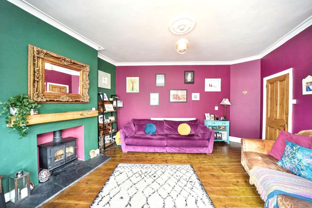 Property photo 3 of 27