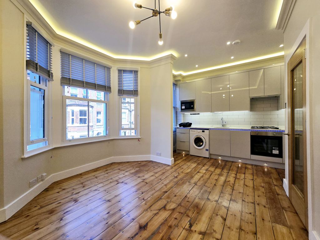 Property photo 1 of 11 Nelsons Are Proud To Present This Newly Refurbished Two-Bedroom, Two-Bathroom Apartment, Ideally Located Just Moments From Vauxhall Tube Station And The River Thames.