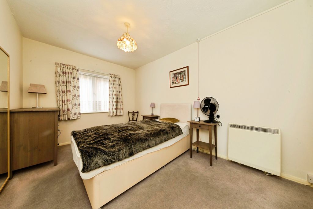 Property photo 2 of 11 Bedroom